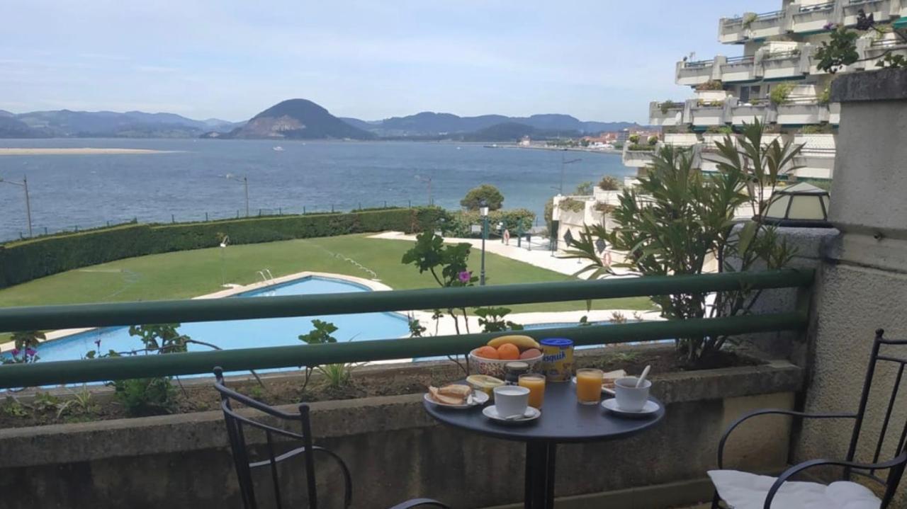 Vistamar. Primera Linea. Bahia De Santona Appartement Buitenkant foto